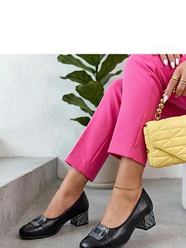 Lodičky na opätku Solea  Elegantné lodičky s ozdobným opätkom sú výnimočnou ponukou pre ženy, ktoré chcú svojim outfitom pridať decentný a zároveň efek