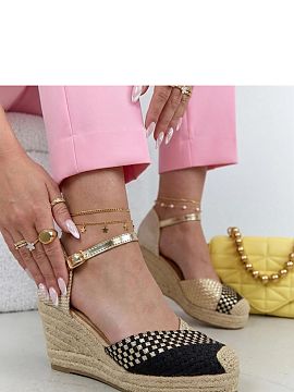 Koturny Solea  Štýlové espadrilky sú ideálnou ponukou na teplé dni, spájajú ľahkosť, pohodlie a módnosť. Vyrobené z priepustného materiálu, 