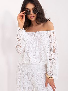 blúzka Italy Moda  Elegantná blúzka z ažúrovej čipky je ženskou a štýlovou voľbou pre rôzne príležitosti, od každodenných outfítov po viac form�