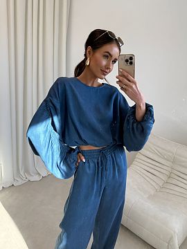 blúzka Roco Fashion  Voľný top v modernom, mierne skrátenom strihu ohromuje mäkkým padajúcim materiálom a širokými rukávmi s jemným zhlukovaním. Poho
