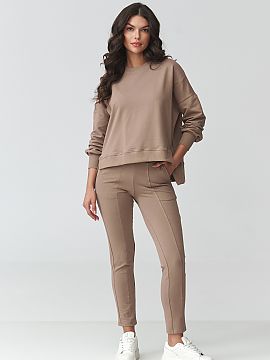 nastaviť Makadamia  Štýlová dámska súprava s dresom je ideálne spojenie pohodlia a moderného dizajnu. Súprava pozostáva z voľnej mikiny s oversized st