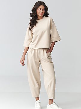 nastaviť Makadamia  Štýlový dámsky set s teplákovou súpravou je ideálnou ponukou pre ženy, ktoré ocenia pohodlie a módný vzhľad vo svojich každoden