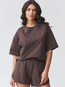 nastaviť Makadamia  Štýlový dámsky set s kraťasmi je ideálnou ponukou pre ženy, ktoré oceniajú pohodlie a moderný, minimalistický štýl. Súprava po