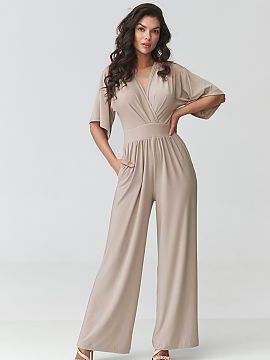 Overal Makadamia  Elegantný dámsky overal je ideálnou ponukou pre ženy, ktoré oceňujú eleganciu, pohodlie a nadčasový štýl. Model sa vyznačuje že