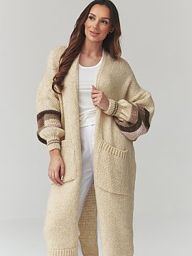 Kardigan Makadamia  Dlhý dámsky sveter je ideálnou ponukou pre ženy, ktoré oceniajú pohodlie a štýl vo svojich každodenných outfitoch. Model v podobe 