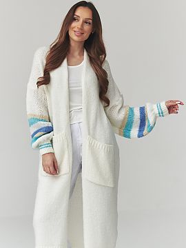 Kardigan Makadamia  Dlhý dámsky sveter je ideálnou ponukou pre ženy, ktoré oceniajú pohodlie a štýl vo svojich každodenných outfitoch. Model kardigán