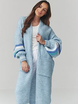 Kardigan Makadamia  Dlhý dámsky sveter je ideálnou ponukou pre ženy, ktoré oceniajú pohodlie a štýl vo svojich každodenných outfitoch. Model v podobe 