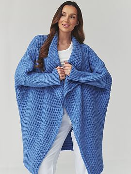 Kardigan Makadamia  Tento dlhý dámsky sveter je skvelou voľbou pre ženy, ktoré oceniajú pohodlie, štýl a nadčasový design. Model v podobe kardigánu s