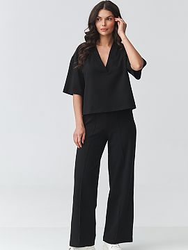 nastaviť Makadamia  Štýlový dámsky set s širokými nohavicami je ideálne spojenie pohodlia a modernnej elegancie. Súprava pozostáva z voľnej blúzky s 