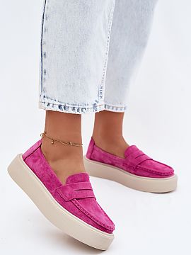 Mokasíny Step in style  Mokasíny pre ženy z prírodného zamsu na platforme sú kombináciou klasiky a moderného štýlu. Časovo neobmedzený strih sa skvele ho