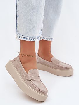 Mokasíny Step in style  Mokasíny ženské z prírodného zamatového kožu na platforme sú spojením klasiky a moderného štýlu. Ich nadčasový strih perfektne