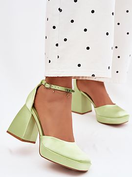 Sandále na podpätku Step in style  Dámske sandále s saténovým finišom na priečelí sú štýlovým návrhom pre ženy, ktoré oceniajú eleganciu v modernom podaní. Jem