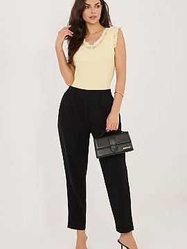 zamatové nohavice Rue Paris  Zdrapové nohavice typu paperbag sú štýlovým a pohodlným návrhom na každý deň aj do práce. Vysoký pás so všitou gumou krásne z