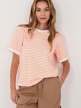 Tričko Rue Paris  Dámske tričko s pruhmi je klasická ponuka v casual štýle, ideálna na každý deň. Nadčasový vzor mu dodáva univerzálny charakter,