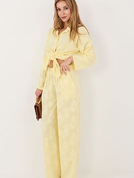 nastaviť Rue Paris  Dámsky set pozostávajúci z košele a nohavíc je štýlovou a pohodlnou ponukou na každý deň. Vyznačuje sa pestrou faktúrou materiá