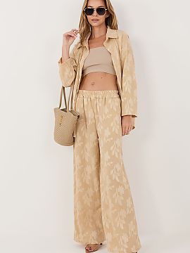 nastaviť Rue Paris  Dámsky set tvorený košelou a nohavicami je štýlovým a pohodlným návrhom na každý deň. Vyníma sa rôznorodou štruktúrou materi�