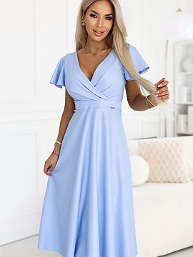 Spoločenské šaty Numoco  Tá modrá midi šaty značky Numoco okúzľujú ľahkosťou, ženským strihom a elegantným dokončením s jemným leskom, ktorý krásne 