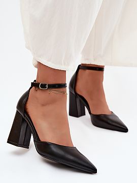 Lodičky na opätku Step in style  Topánky na podpätku z imitácie kože sú elegantnou a univerzálnou ponukou, ktorá sa skvele hodí do mnohých štýlov. Klasický tvar 
