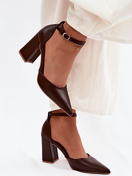 Lodičky na opätku Step in style  Topánky na opätku z imitácie kože sú elegantnou a univerzálnou ponukou, ktorá sa skvele hodí do mnohých štýlov. Klasický tvar v 