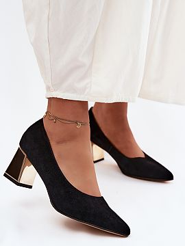 Lodičky na opätku Step in style  Topánky od značky Vinceza sú elegantnou ponukou určenou pre výnimočné príležitosti. Vyrobené z prírodného zamsu, veľmi štýlov