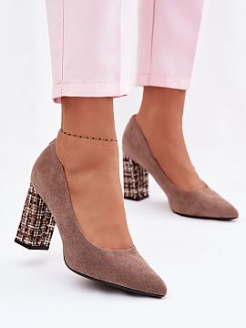 Lodičky na opätku Step in style  Klasické lodičky značky Sergio Leone. Topánky sú vyrobené z vysoko kvalitného ekokože. Mäkká stielka zo živočíšnej kože a sta