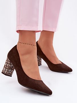 Lodičky na opätku Step in style  Topánky značky Sergio Leone sú návrh, ktorý očarí eleganciou a nadčasovým vzhľadom. Vyrobené z mäkkého ekokože sa prezentujú 