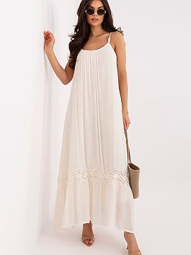 denné šaty Italy Moda  Letné šaty v boho štýle sú ľahkou a ženskou ponukou, ideálnou na každodenné štýlové outfity. Ich voľný strih zabezpečuje poh