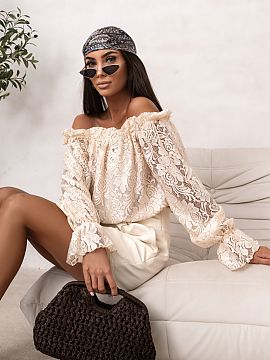 blúzka LaBalancia  Blúzka hispanka MIA s koronkou v banánovej farbe je ponukou pre ženy, ktoré ocenia kombináciu elegancie a pohodlia. Vyrobená z vysokej