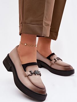 Mokasíny Step in style  Mokasíny vyrobené z prírodnej kože značky Vinceza sú štýlovou ponukou, ktorá kombinuje eleganciu s pohodlím. Kožená zvršok zabe