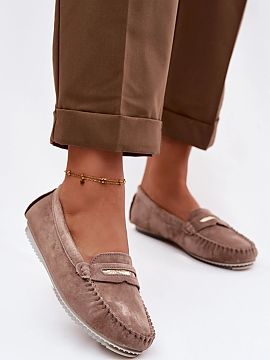 Mokasíny Step in style  Topánky pre ženy z prírodného zamatového materiálu od značky S.Barski sú elegantnou a pohodlnou voľbou na každý deň. Mäkký mat