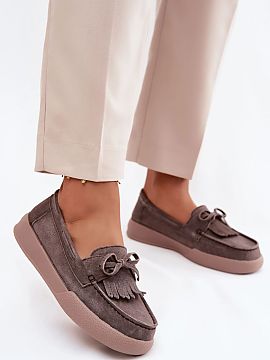 Mokasíny Step in style  Mokasíny pre dámy z prírodného semišu na platforme sú štýlovým a pohodlným návrhom na každý deň. Platforma jemne zdvíha posta