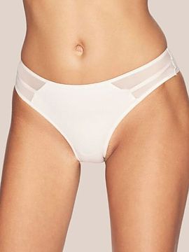 String Kinga  Spoznajte exkluzívny model Onyx S-427/1, ktorý kombinuje jemné spracovanie s pohodlnosťou a moderným prístupom k bielizni. Model je vy
