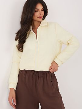 Kurtka Factory Price  Dámska pikovaná bunda je ľahký a štýlový návrh na jar/leto, ideálna ako prechodná bunda na každý deň. V casual štýle ideálne