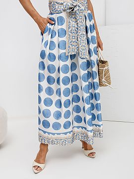 spódnica Factory Price  Dámska midi sukňa je elegantná a univerzálna ponuka, ktorá sa skvele hodí nielen do každodenných štýlov, ale aj do práce alebo na