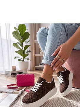 Tenisky na platforme Solea  Štýlové šnurovacie športové topánky s ozdobnými zirkónmi sú ideálnou kombináciou pohodlia a moderného dizajnu. Ich športový s
