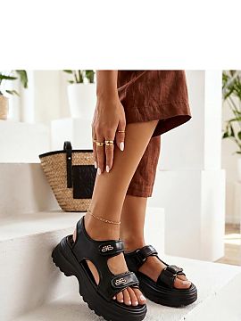 Sandalye na platforme Solea  Pohodlné dámske sandále na suchý zips sú skvelou voľbou na každý deň a počas leta. Vyrobené z ekologickej kože, vyzerajú štýl