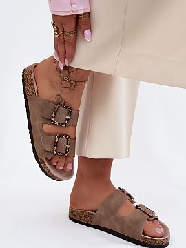 Papuče Step in style  Ženské sandále z eko-kože sú štýlovým a pohodlným návrhom na teplé dni. Moderný vzhľad sa tu spája s každodenným pohodlím, 