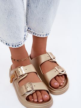 Klapky na platforme Step in style  Dámske papuče značky D.Franklin sú ideálnou letnou ponukou pre ženy, ktoré oceniajú pohodlie a moderný štýl. Vyrobené z ľahkej 