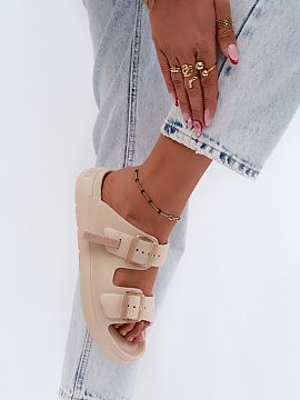 Klapky na platforme Step in style  Členkové ženy od značky D.Franklin sú ideálnou ponukou na leto pre ženy, ktoré oceniajú pohodlie a moderný štýl. Vyrobené z ľa