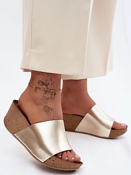 Platforma Step in style  Dámske sandále na korkovom podpätku. Vyrobené z vysoko kvalitnej prírodnej kože, zaručujú trvanlivosť a pohodlnosť nosenia. Módny