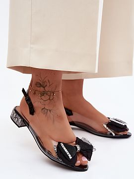 Sandále Step in style  Priehľadné dámske sandále sú elegantnou a efektnou ponukou pre špeciálne príležitosti. Vpredu je sieťovaná mašľa, ktorá predst