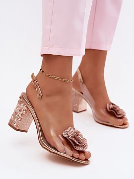 Sandále na opätkoch Step in style  Transparentné dámske sandále sú efektným návrhom vytvoreným s ohľadom na špeciálne príležitosti. Jemná forma v kombinácii s pr