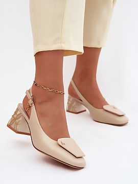 Lodičky na opätku Step in style  Dámske čižmy z prírodnej kože sú elegantnou ponukou na špeciálne príležitosti. Klasický strih s odkrytou pätou dodáva celku ľa