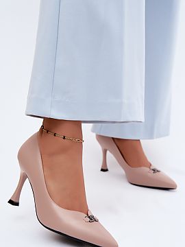 Ihličky Step in style  Päty značky Vinceza sú elegantnou ponukou pre špeciálne príležitosti a oslavy. Klasický strih v kombinácii so štíhlou líniou rob