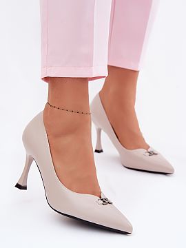 Ihličky Step in style  Topánky na opätku značky Vinceza sú elegantnou ponukou na špeciálne príležitosti a slávnosti. Klasický strih v kombinácii so št�