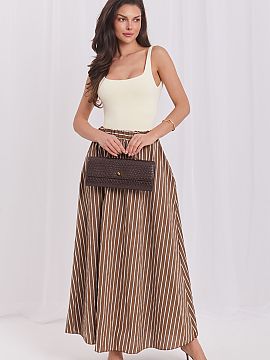 Sukňa Italy Moda  Elegantná midi sukňa s vysokým pásom je skvelou voľbou nielen na každý deň, ale aj do práce. Model vyrobený z príjemnej na dotyk 