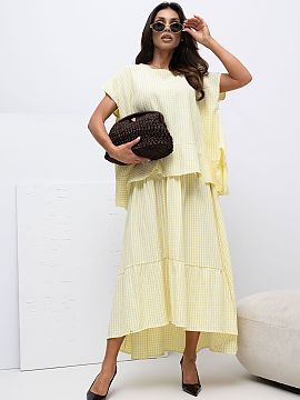Sukňa Italy Moda  Casual midi sukňa v kockách je pohodlná a štýlová ponuka na každý deň, ideálna pre voľné, každodenné outfity. Vyrobená z vyso