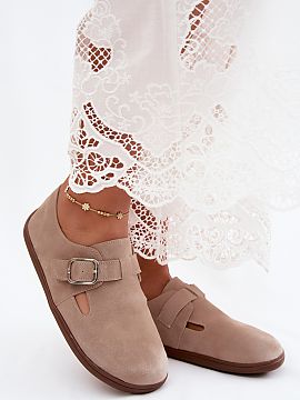 Poltopánky Step in style  Poltopánky dámske v štýle klobúkov vyrobené z eko semišu sú štýlovým návrhom pre ženy, ktoré oceňujú komfort a módny vzhľa
