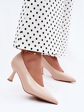 Lodičky na opätkoch Step in style  Lodičky z eko kože sú elegantným návrhom pre ženy, ktoré oceňujú klasiku v modernom vydaní. Štýlový strih dokonale podčiarkuje