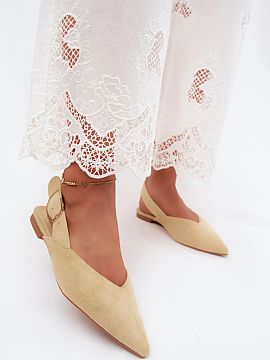 Baleríny Step in style  Baleríny pre ženy vyrobené z ekokože sú štýlovou a pohodlnou voľbou na každý deň. Model na plochom podpätku zaručuje pohodlie, 